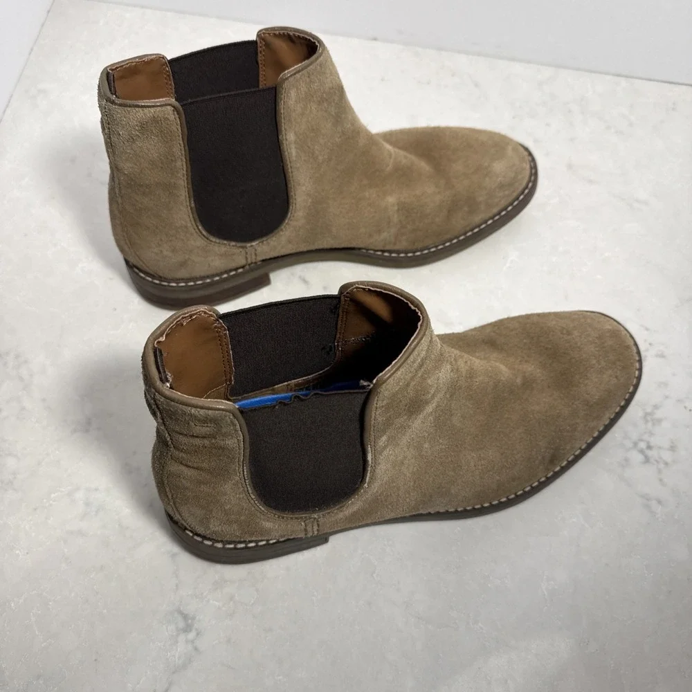 Clark's  Jaxen Chelsea Taupe‎ Suede boot, Size 7 .5 Ankle Pull-On